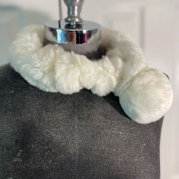 Soft White Fur Neck Poof - Picture 1 of 6